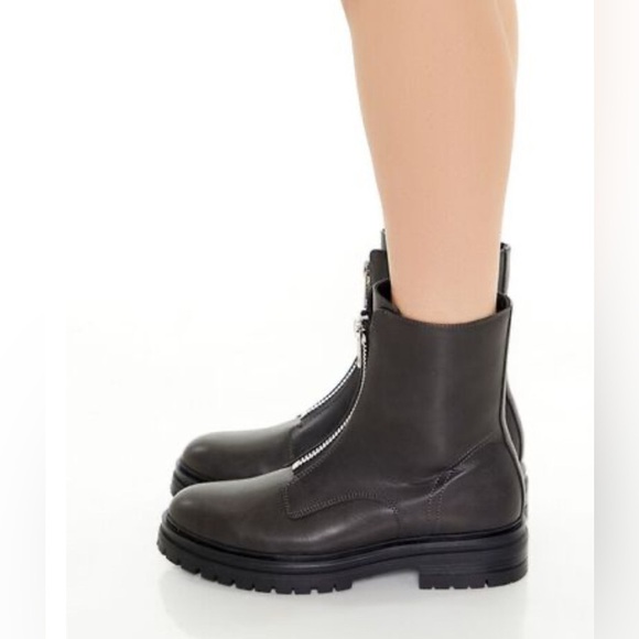 Forever 21 Women’s Zippered Lug-Sole Booties Black 8 - Picture 2 of 11